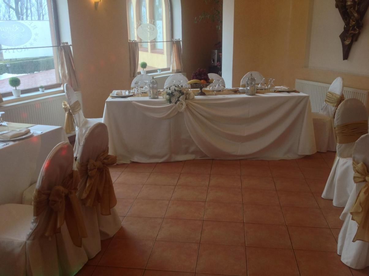 Отель Hotel Royal Urziceni